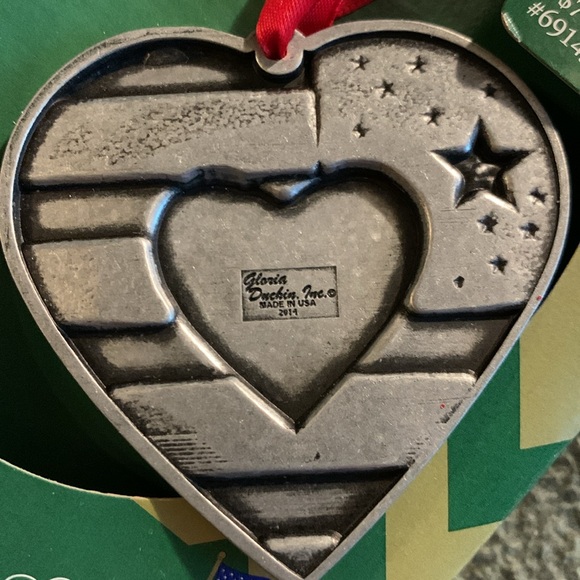 NWT Gloria Duchin Patriotic collectible Christmas ornament. 2 1/2” x 2 1/2” - Picture 5 of 5